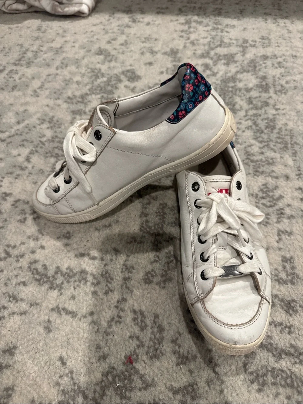 Women’s Coach New York White Leather Low Top Sneakers Floral Heel Lace Up 8.5